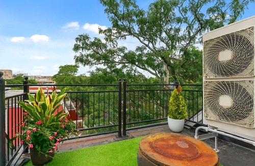 Downtown Apartment | Modern apt in Wooster Square