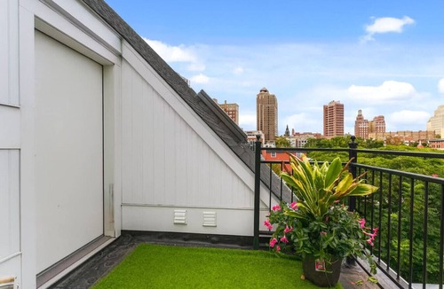 Downtown Apartment | Modern apt in Wooster Square