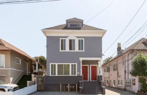 Mosswood Apartment | Modern Apt near all conveniences