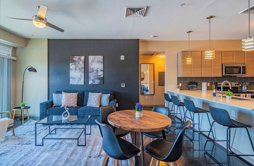 Evans Churchill Apartment | Modern Apt Near ASU & Roosevelt Row + Parking|WD