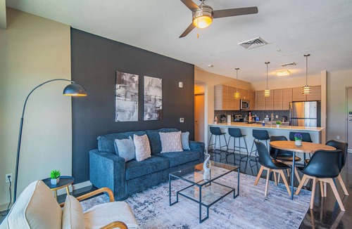 Evans Churchill Apartment | Modern Apt Near ASU & Roosevelt Row + Parking|WD