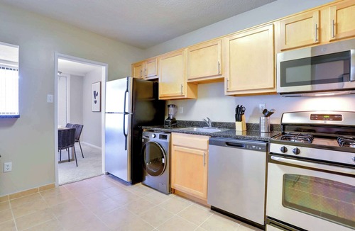 Crystal City Apartment | Modern Apt Near D.C. | Easy Metro Access