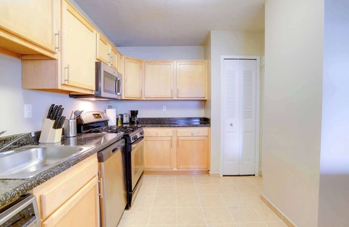 Crystal City Apartment | Modern Apt Near D.C. | Easy Metro Access