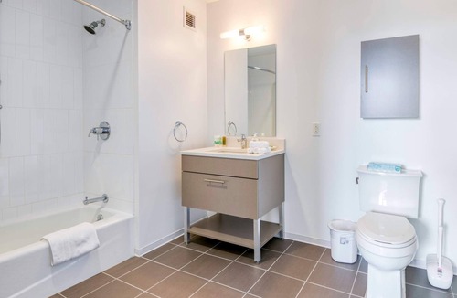 East Cambridge Apartment | Modern Apt Near Kendall Square with Courtyard