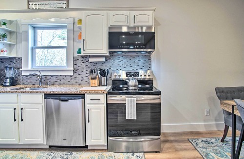 Lagoon Heights Apartment | Modern Apt Near Martha's Vineyard Beaches!