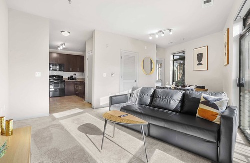 Arlington Apartment | Modern Apt Steps from Metro & Pentagon City
