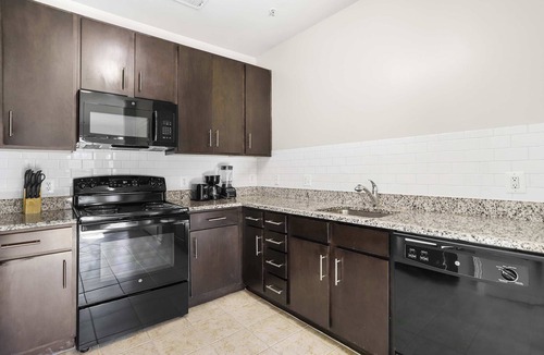 Arlington Apartment | Modern Apt Steps from Metro & Pentagon City