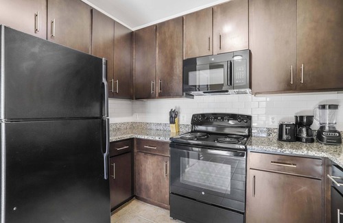 Arlington Apartment | Modern Apt Steps from Metro & Pentagon City