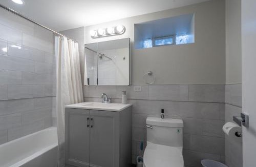 West Ridge Apartment | Modern Apt w Private Entrance Washer Dryer Free Parking