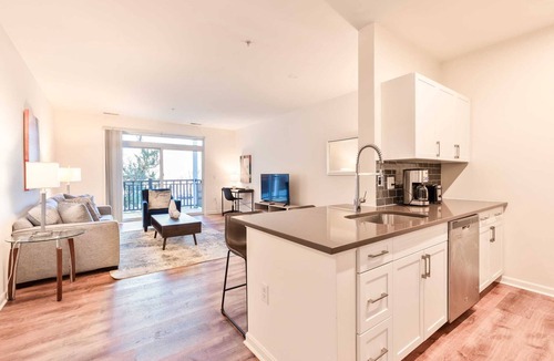 North Waltham Apartment | Modern Apt with Balcony