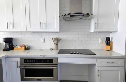 University Heights Apartment | Modern Apt with Balcony Hot Tub, ADA Compliant