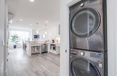 University Heights Apartment | Modern Apt with Balcony Hot Tub, ADA Compliant