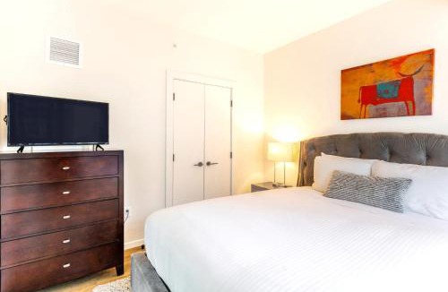 Seaport District Apartment | Modern Apt with City Views
