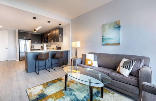 New Rochelle Apartment | Modern Apt with Golf Simulator and Gym