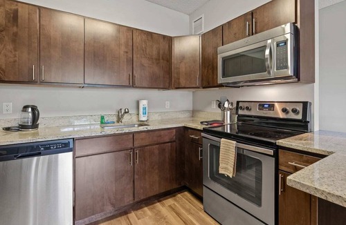 White Plains Apartment | Modern Apt with Kitchen and Gym