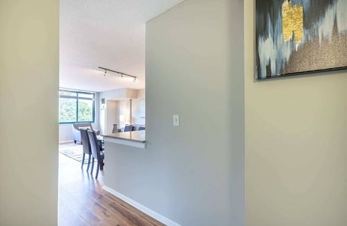 White Plains Apartment | Modern Apt with Kitchen and Gym