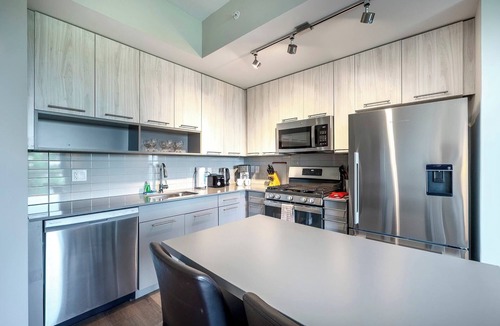 Stamford Apartment | Modern Apt with Luxury Amenities