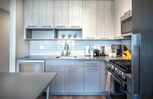 Stamford Apartment | Modern Apt with Luxury Amenities