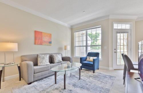 Waltham Apartment | Modern Apt with Private Garage