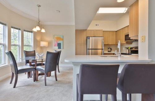 Waltham Apartment | Modern Apt with Private Garage