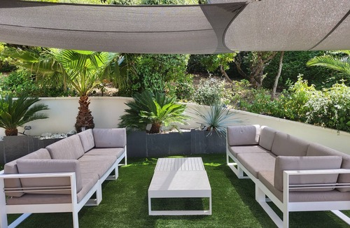 Vailhauques Villa | Modern architect Villa, with swimming pool, very nice and wooded garden and view