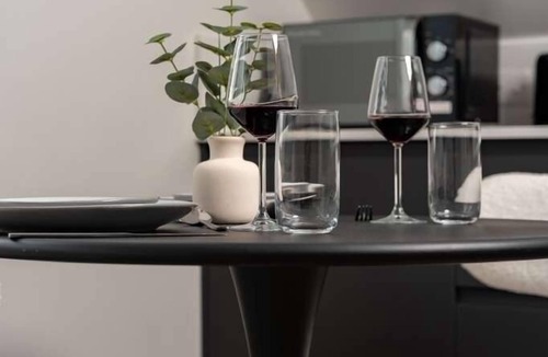 Friern Barnet Apartment | Modern Arnos Grove Studio w/Air Conditioning