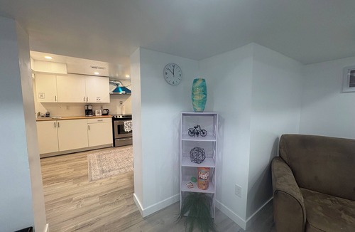 Kingston House | Modern Artistic Clean Quiet 2BR Near Queen’s & Downtown + Parking