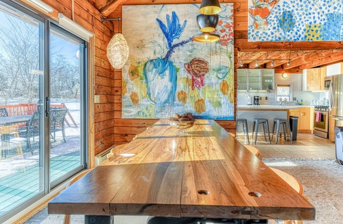 Wallkill House | Modern, Artsy, & Lofty Log Home