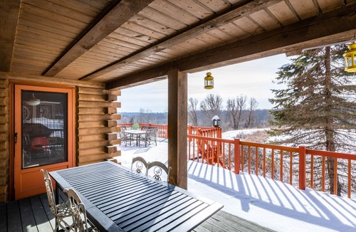 Wallkill House | Modern, Artsy, & Lofty Log Home