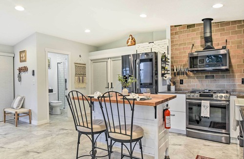 Aurora Apartment | Modern Aurora Studio w/Private Patio