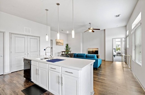 Montopolis Apartment | Modern Austin 2BR 2B Apt. w/Pool, Parking & WIFI