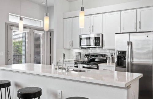 Montopolis Apartment | Modern Austin 2BR 2B Unit with Pool,Parking & WiFi