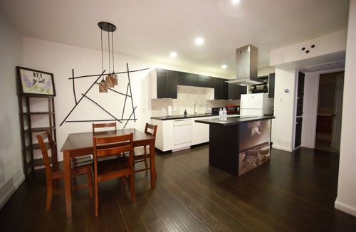 Riverside Condo | Modern Austin Condo Pool 5 min to Downtown & SoCo