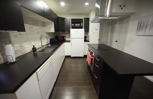 Riverside Condo | Modern Austin Condo Pool 5 min to Downtown & SoCo