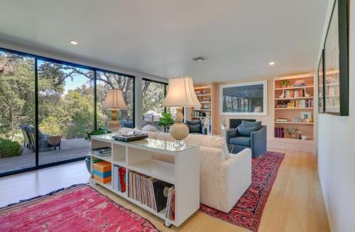 Barton Hills House | Modern Austin Home w/Yard ~ 1 Mi from ACL!