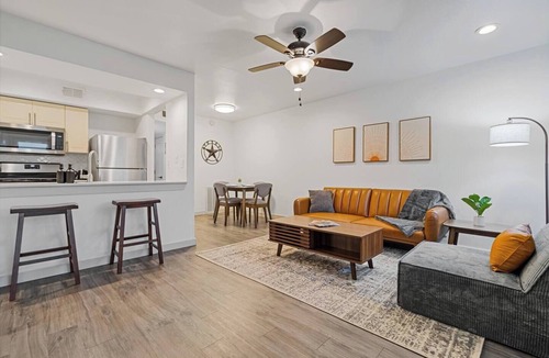 Clarksville Apartment | Modern Austin King Suite–Walk to DT/6th St–F1-ACL