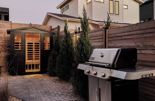 East MLK House | Modern Austin Retreat | Hot Tub + Sauna