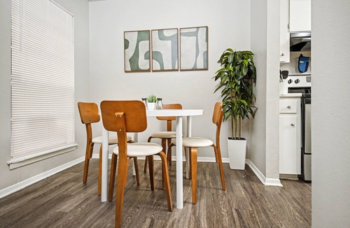 Hyde Park Apartment | Modern Austin Stay King Bed + Fast WiFi Near Downtown