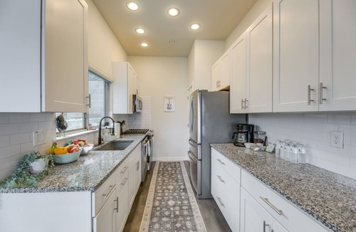 Rosewood House | Modern Austin Townhome w/Covered Patio, Balcony!