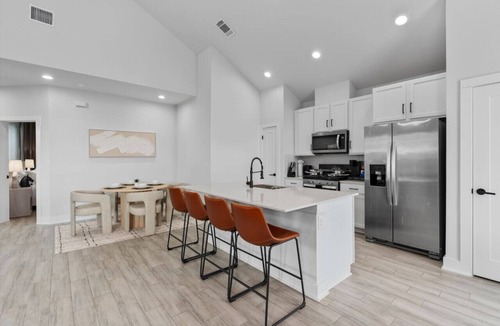 University Hills and Windsor Park Villa | Modern Austin Townhouse with Balcony, Comfy Beds & Reserved Parking