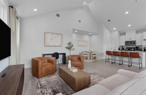 University Hills and Windsor Park Villa | Modern Austin Townhouse with Balcony, Comfy Beds & Reserved Parking