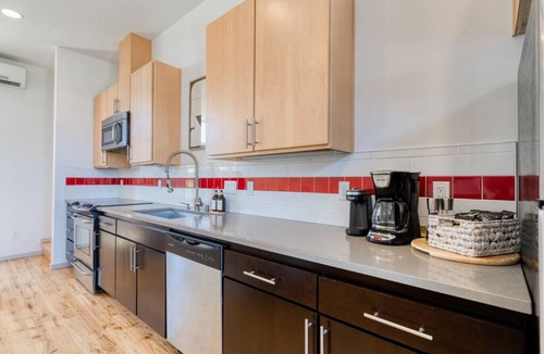 Loyal Heights Villa | Modern Ballard Townhome w/Rooftop Views