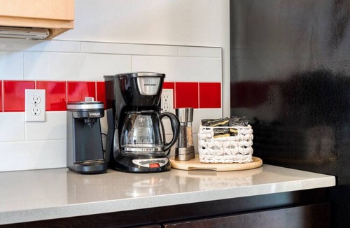 Loyal Heights Villa | Modern Ballard Townhome w/Rooftop Views