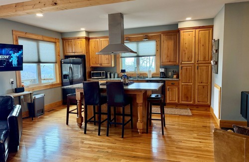 Apple Ridge House | Modern Barn with Panoramic Views. Dogs allowed.