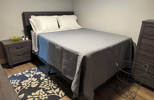 Williamsbridge Apartment | Modern basement apartment getaway