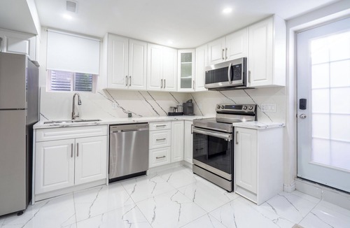 Milton Apartment | Modern Basement Apartment - Private entrance