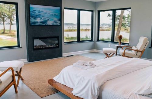 White Stone House | Modern Bayfront Escape with Sweeping Water Views