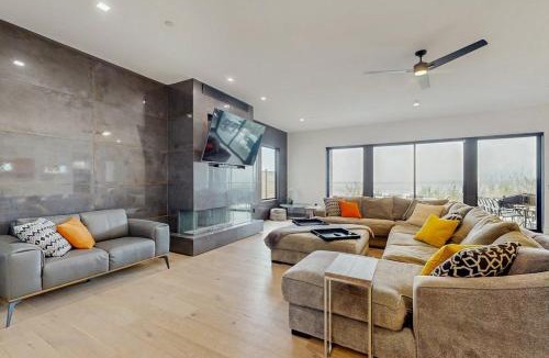 Coos Bay House | Modern Bayfront Memories