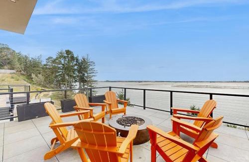 Coos Bay House | Modern Bayfront Memories