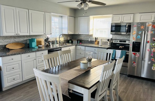 Galveston House | Modern Beach Bungalow - 10min walk to beach